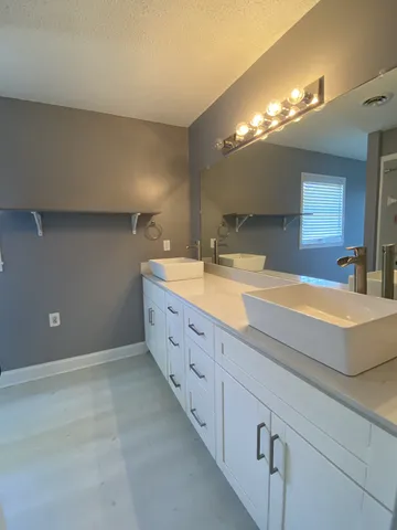 $599,900 | 121 Old Jackson Highway, Leoma, TN 38468