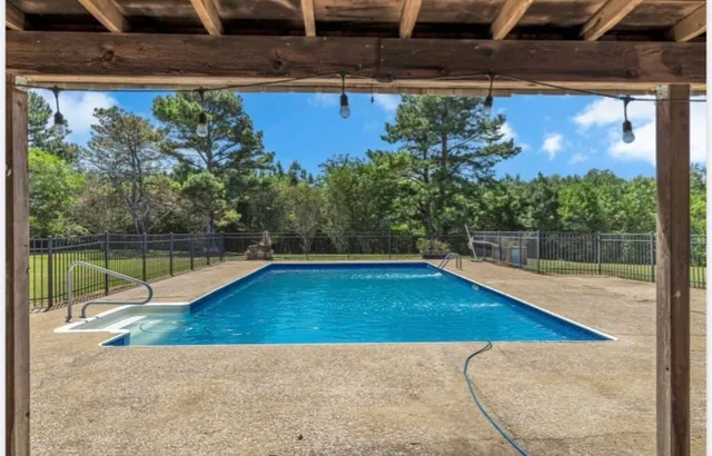 $599,900 | 121 Old Jackson Highway, Leoma, TN 38468