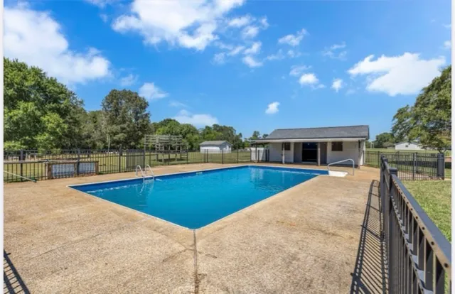 $599,900 | 121 Old Jackson Highway, Leoma, TN 38468