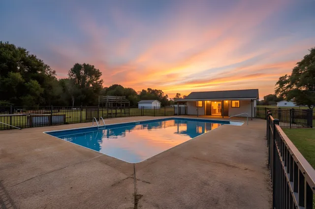 $599,900 | 121 Old Jackson Highway, Leoma, TN 38468