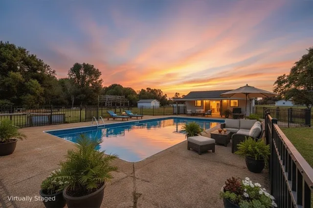 $599,900 | 121 Old Jackson Highway, Leoma, TN 38468