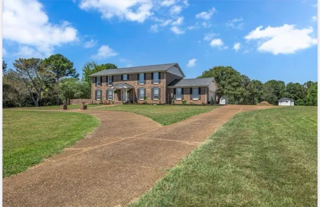$599,900 | 121 Old Jackson Highway, Leoma, TN 38468