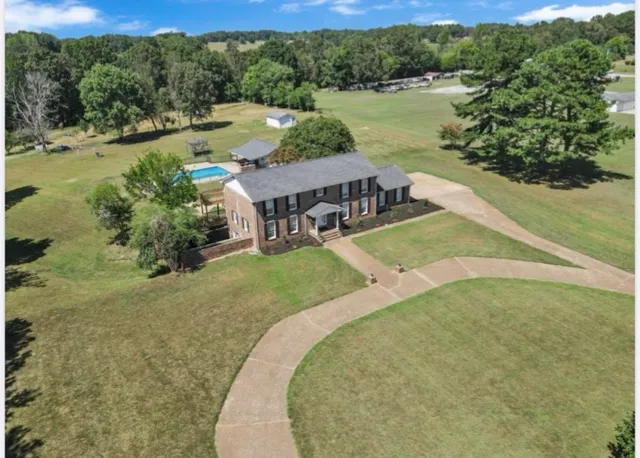 $599,900 | 121 Old Jackson Highway, Leoma, TN 38468