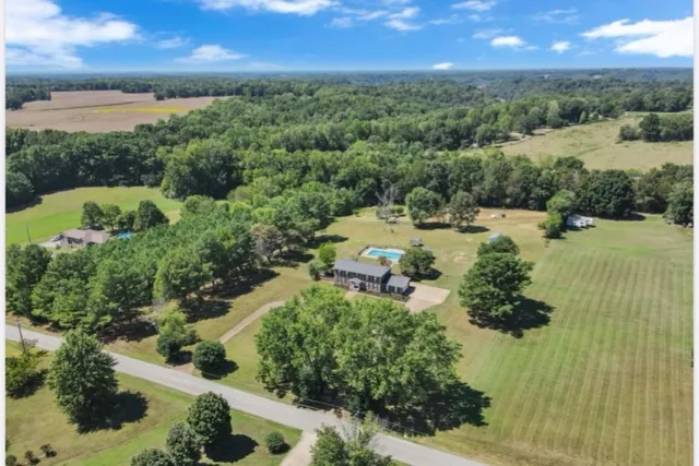$599,900 | 121 Old Jackson Highway, Leoma, TN 38468
