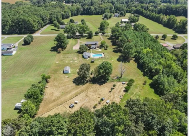 $599,900 | 121 Old Jackson Highway, Leoma, TN 38468