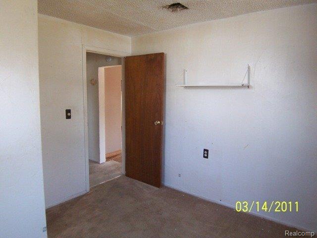 2689 Hessel Avenue Rochester, MI 48307 - Photo 16 of 20 100_3092