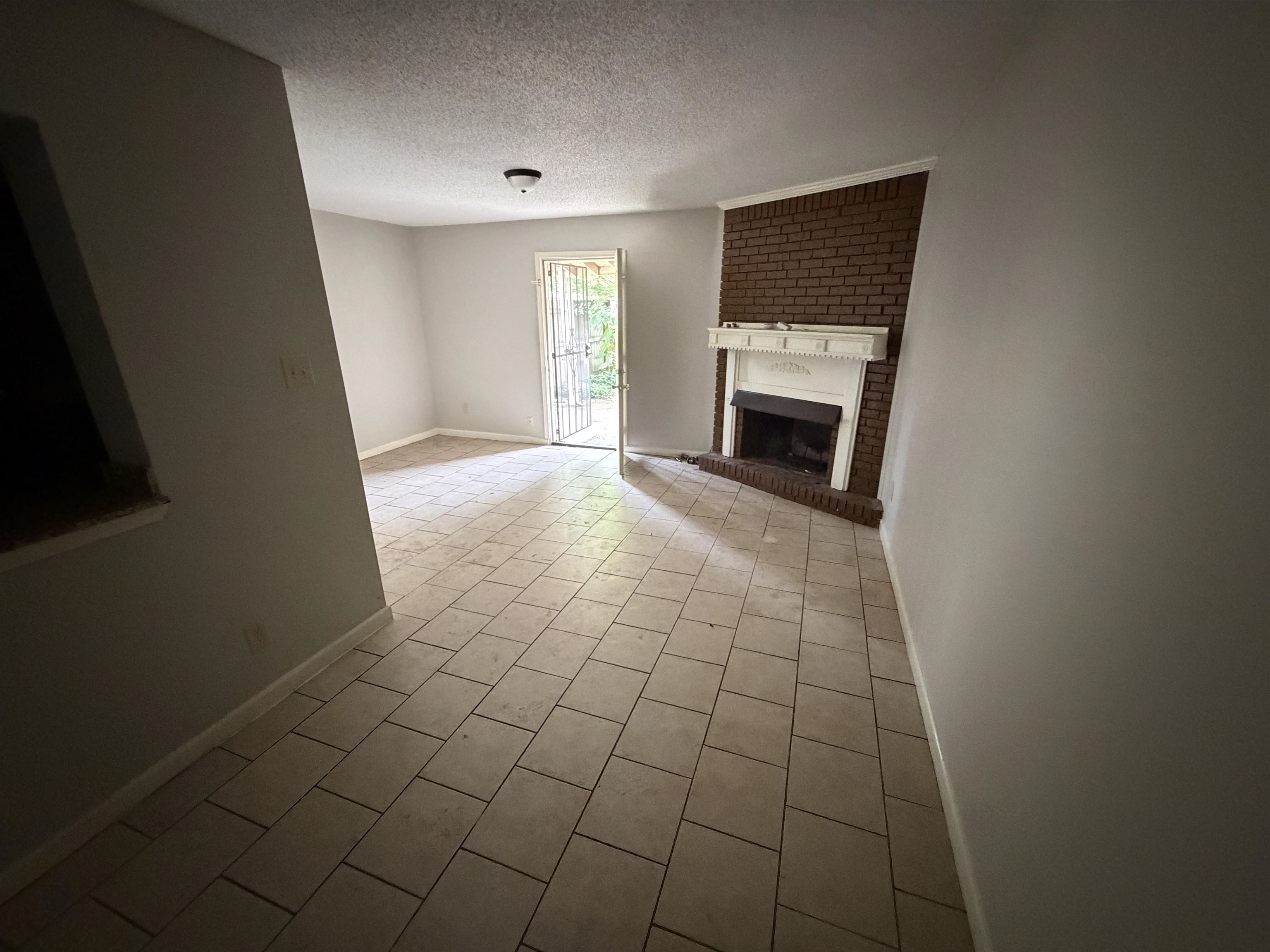 5573 Pleasant View Road, Unit 35 Memphis, TN 38134 - Photo 5 of 13 a view of a livingroom with a fireplace