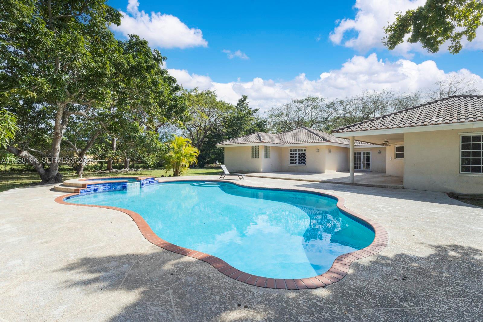 7821 Southwest 129th Terrace Pinecrest, FL 33156 - Photo 15 of 38