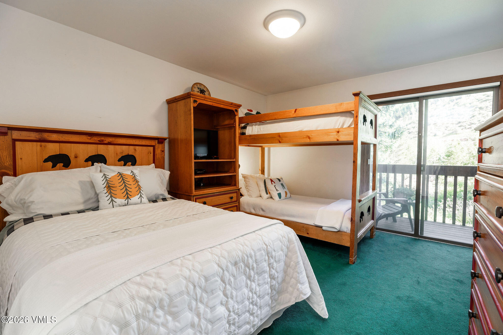 4600 Vail Racquet Club Drive, Unit 610 Vail, CO 81657 - Photo 11 of 26 vail_racquet_club_6_10_interior_bed02