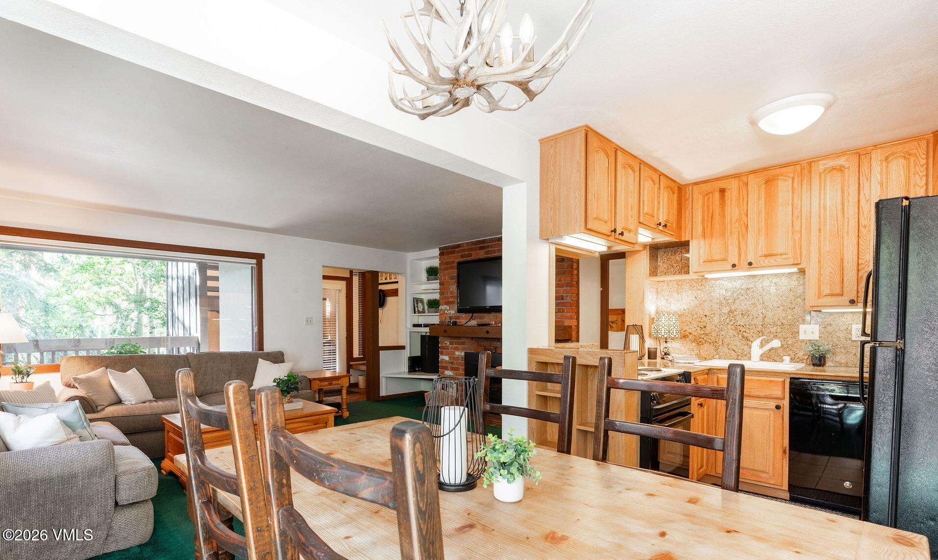 4600 Vail Racquet Club Drive, Unit 610 Vail, CO 81657 - Photo 2 of 24 vail_racquet_club_6_10_interior_dining C