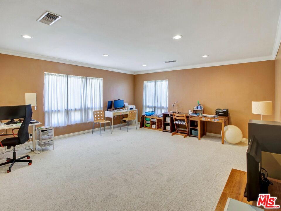 5720 El Rincon Way Culver City, CA 90230 - Photo 6 of 35 Gallery Image 6