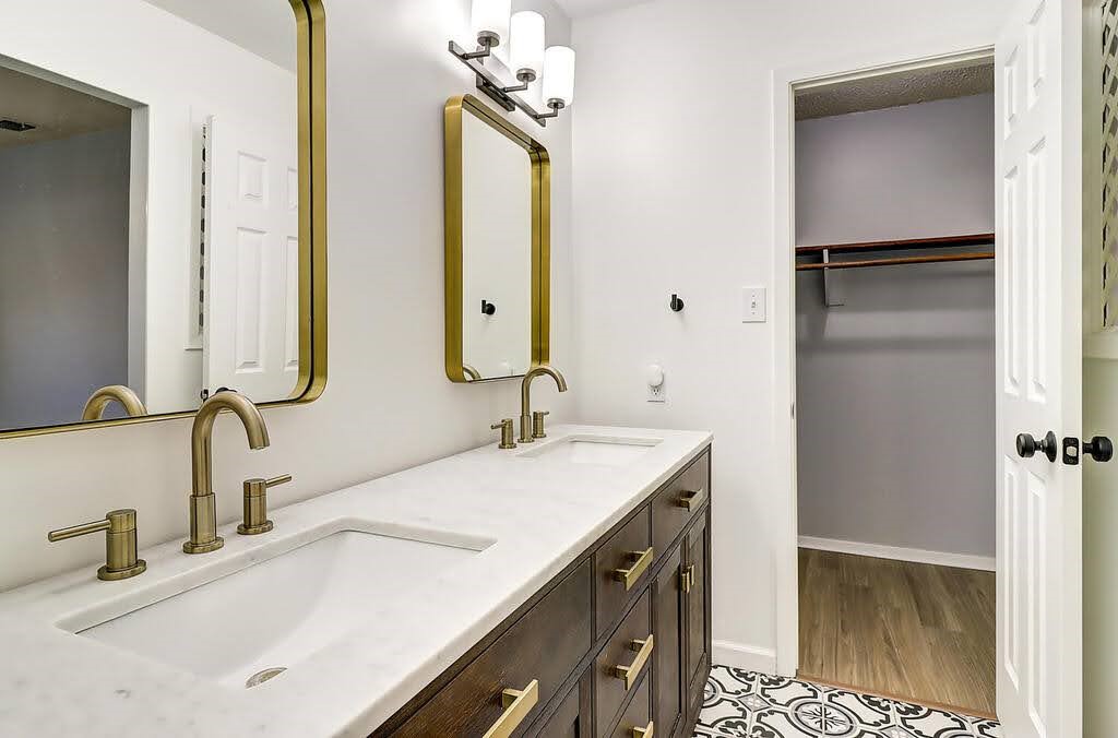 7034 Powderhorn Court Corpus Christi, TX 78413 - Photo 24 of 38 a bathroom with a sink and a mirror
