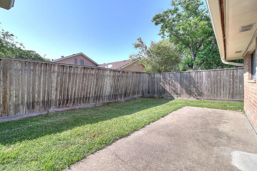 7034 Powderhorn Court Corpus Christi, TX 78413 - Photo 35 of 38 a view of backyard with wooden fence