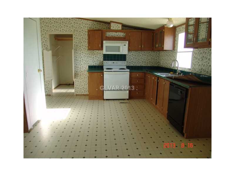 4721 West Rancho Road Pahrump, NV 89048 - Photo 5 of 27 Kitchen.