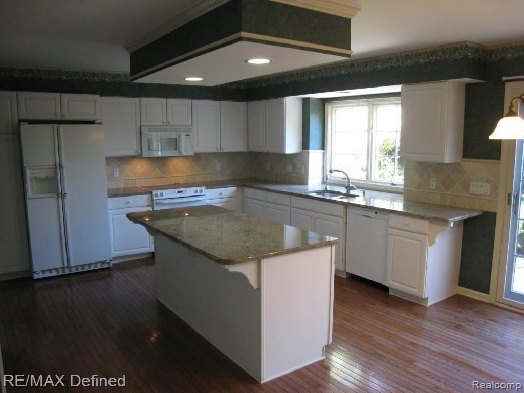 798 Loggers Circle Rochester, MI 48307 - Photo 14 of 32 Loggers Circle 023.jpg