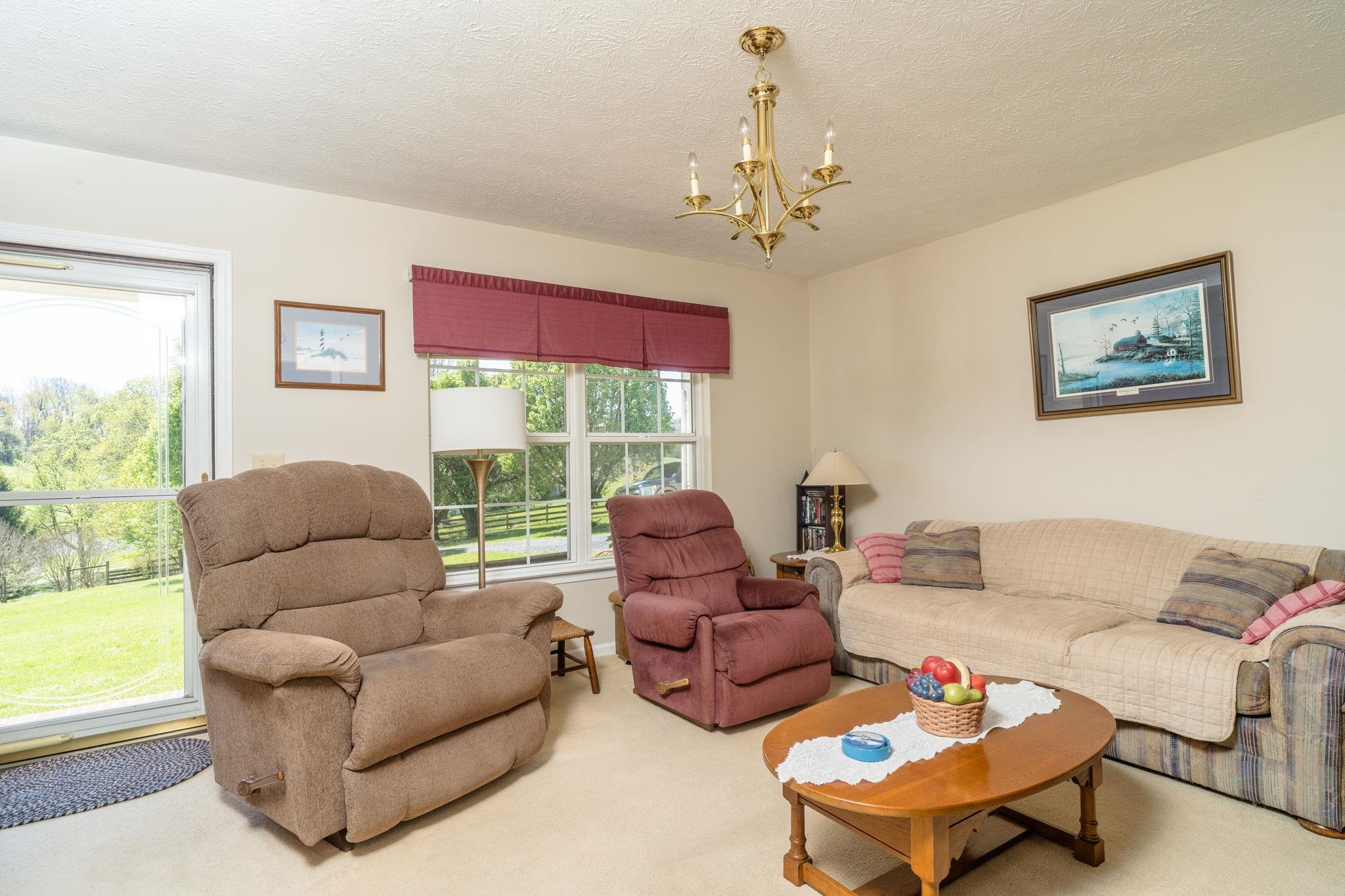 1075 Chestnut Ridge Road Staunton, VA 24401 - Photo 7 of 58