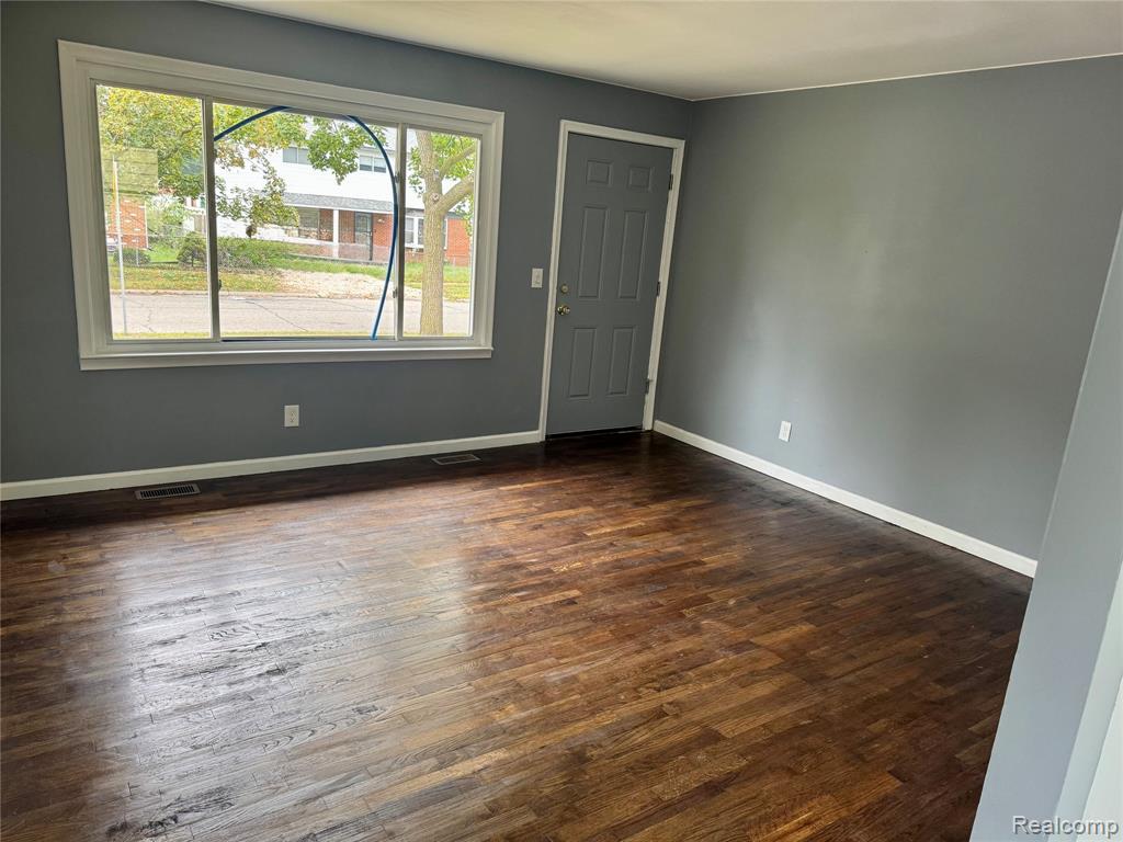 5220 Western Road Flint, MI 48506 - Photo 5 of 20