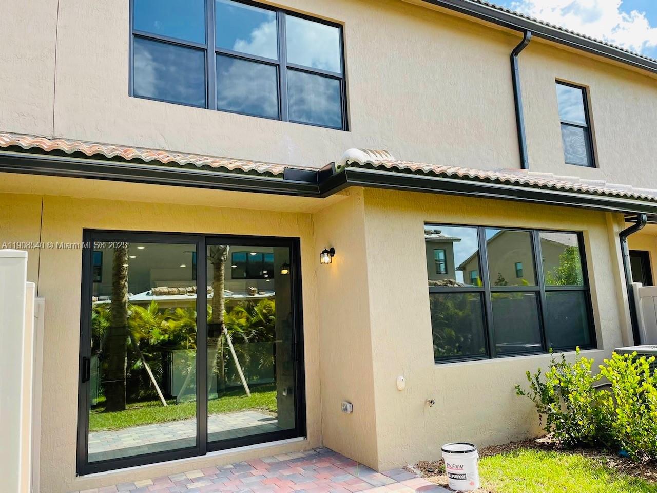 8189 Cinch Way, Unit 8189 Lake Worth, FL 33467 - Photo 7 of 11 a view of a swimming pool with an outdoor seating