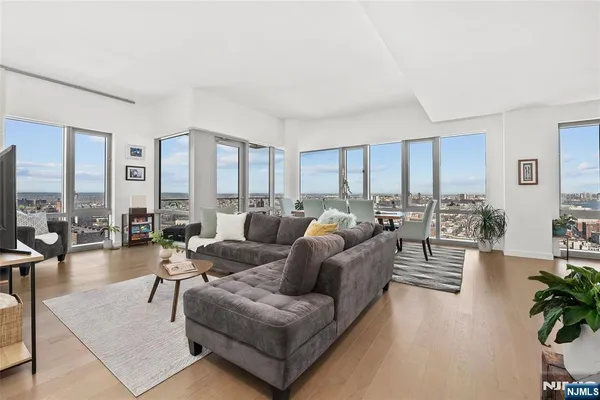 $2,150,000 | 75 Park Lane South, Unit PH3701, Jersey City, NJ 07310
