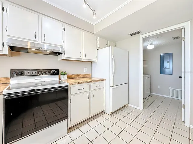 $260,000 | 9209 Seminole Boulevard, Unit 32, Seminole, FL 33772