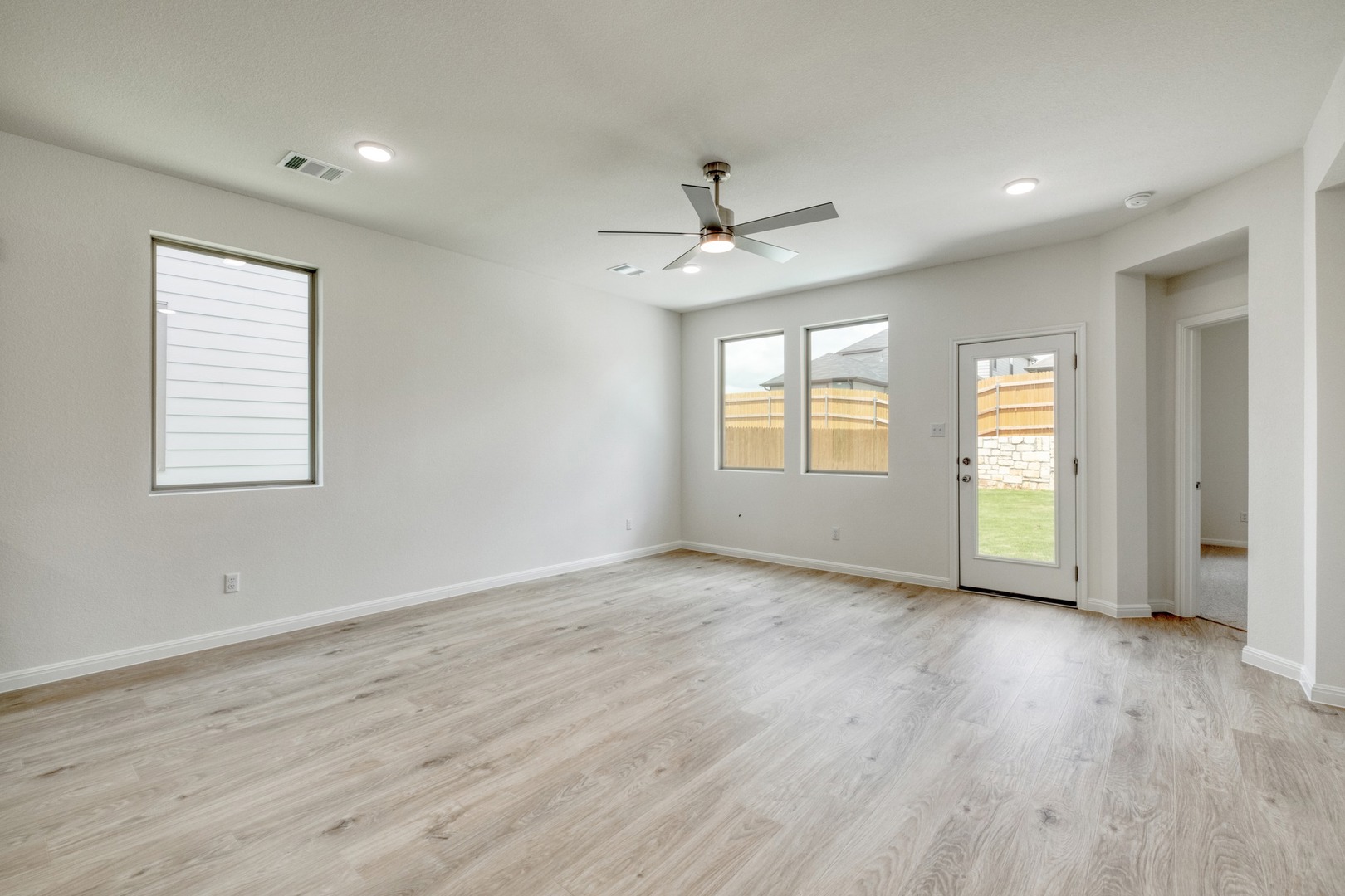 180 Hornet Street Elgin, TX 78621 - Photo 5 of 39