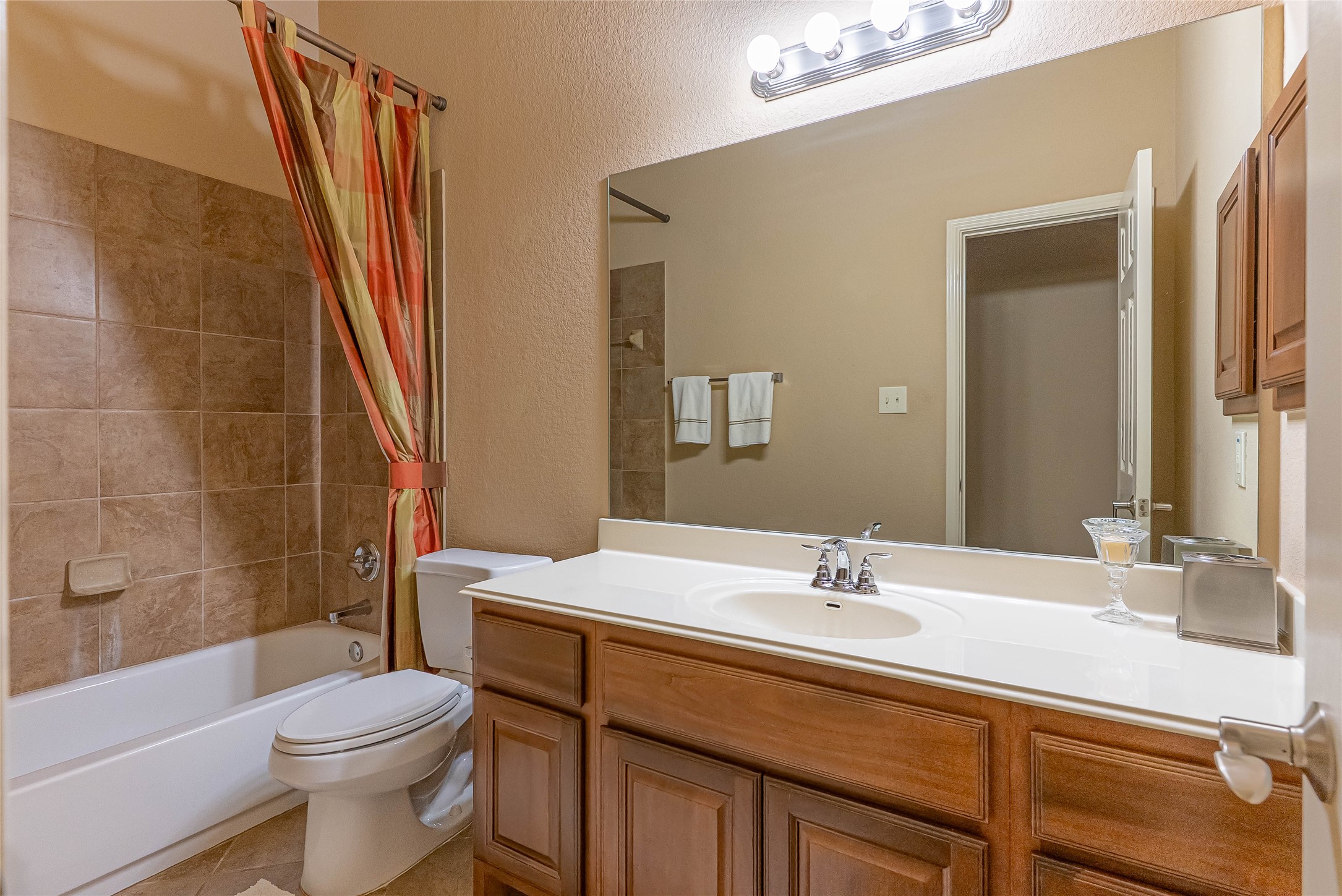 2725 Highland Trail Leander, TX 78641 - Photo 25 of 30 Wonderful secondary bathroom with tub/shower.