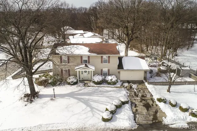 $275,000 | 4800 Brecht Lane, Godfrey, IL 62035