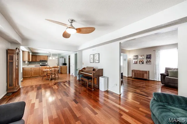 $275,000 | 4800 Brecht Lane, Godfrey, IL 62035