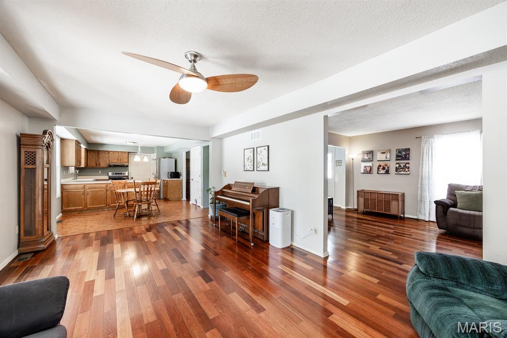 4800 Brecht Lane Godfrey, IL 62035 - Photo 8 of 38