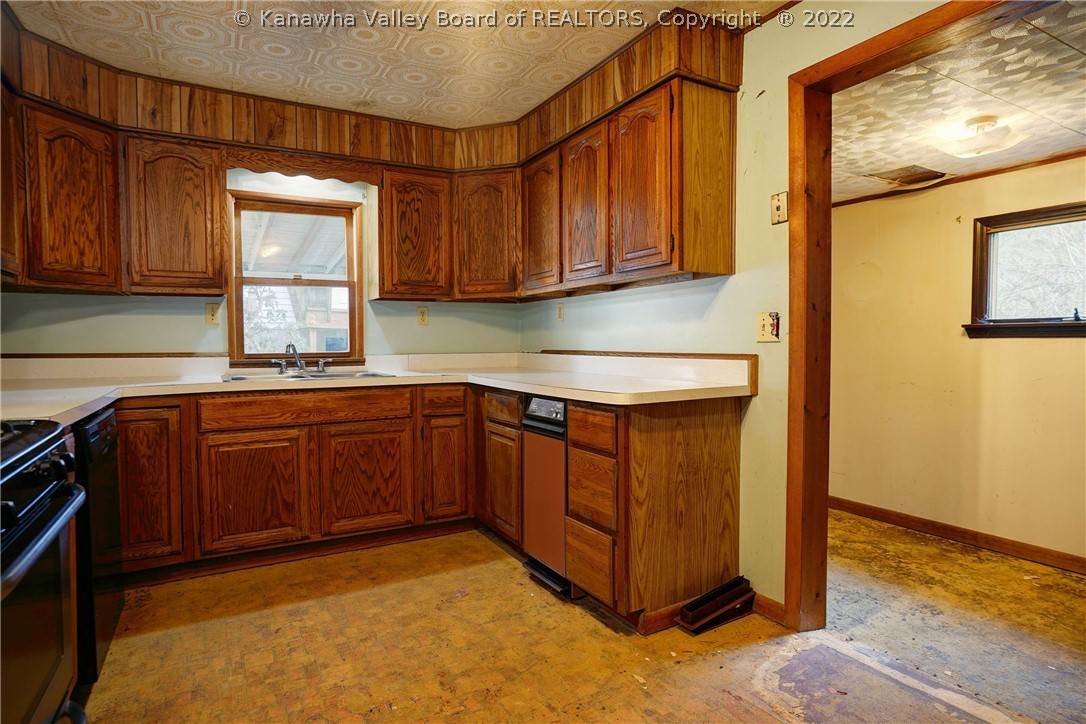 734 Hunter Road Charleston, WV 25311 - Photo 5 of 24 Farm house kitchen