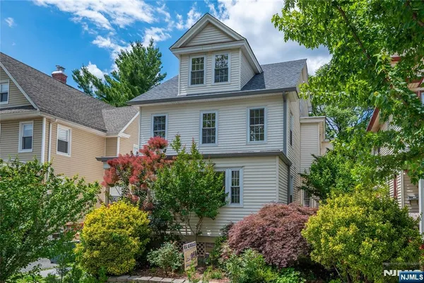 $4,750 | 231 Waverly Place, Unit 2, South Orange, NJ 07079