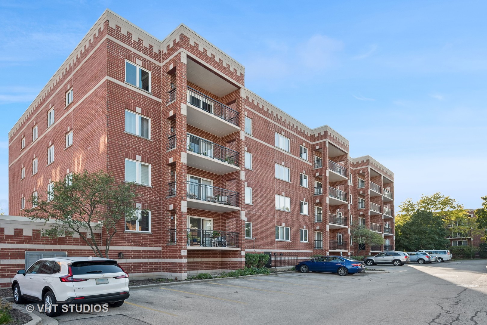 455 West Front Street, Unit 404 Wheaton, IL 60187 - Photo 15 of 16 a building view
