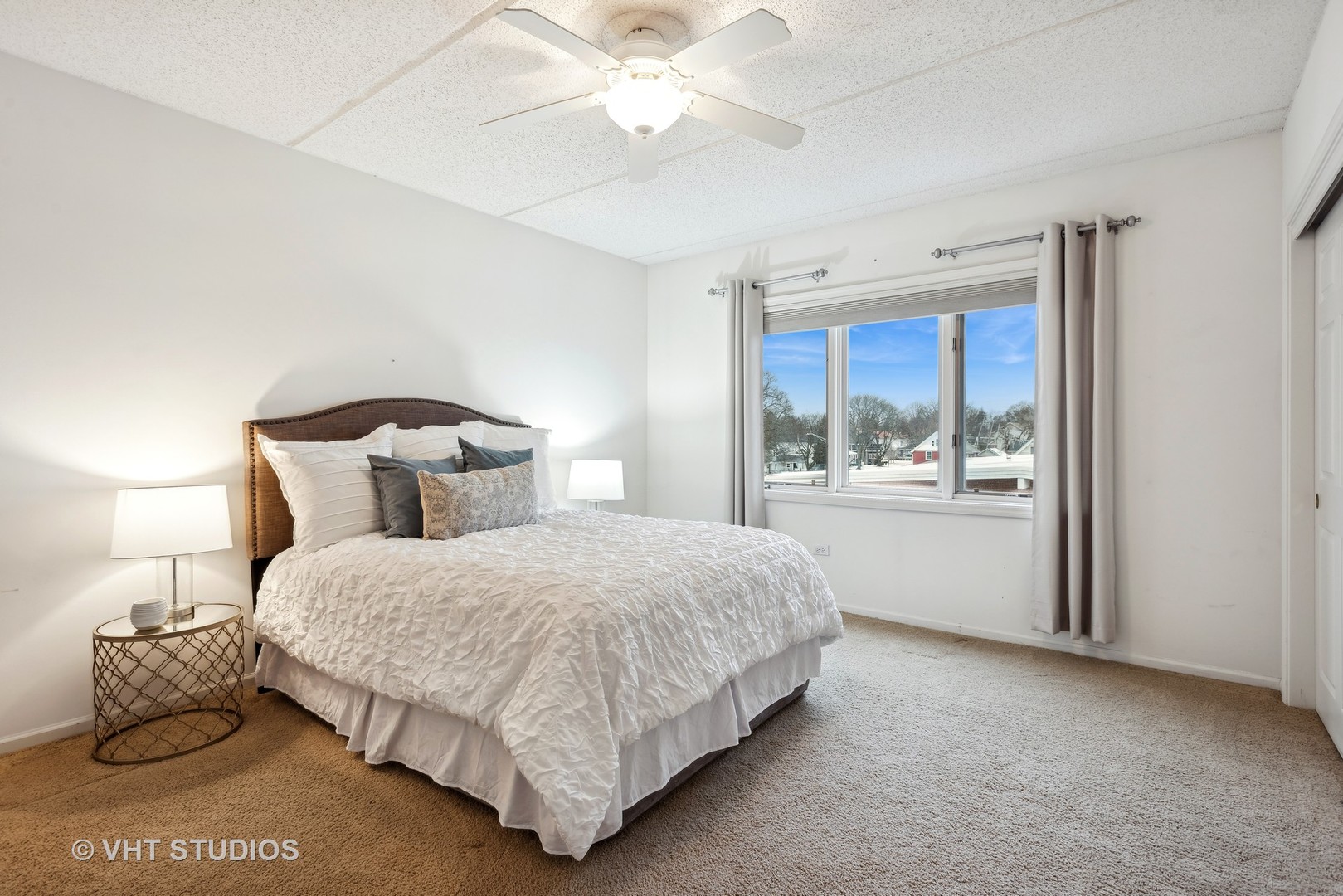 455 West Front Street, Unit 404 Wheaton, IL 60187 - Photo 9 of 16 a spacious bedroom with a bed and a window