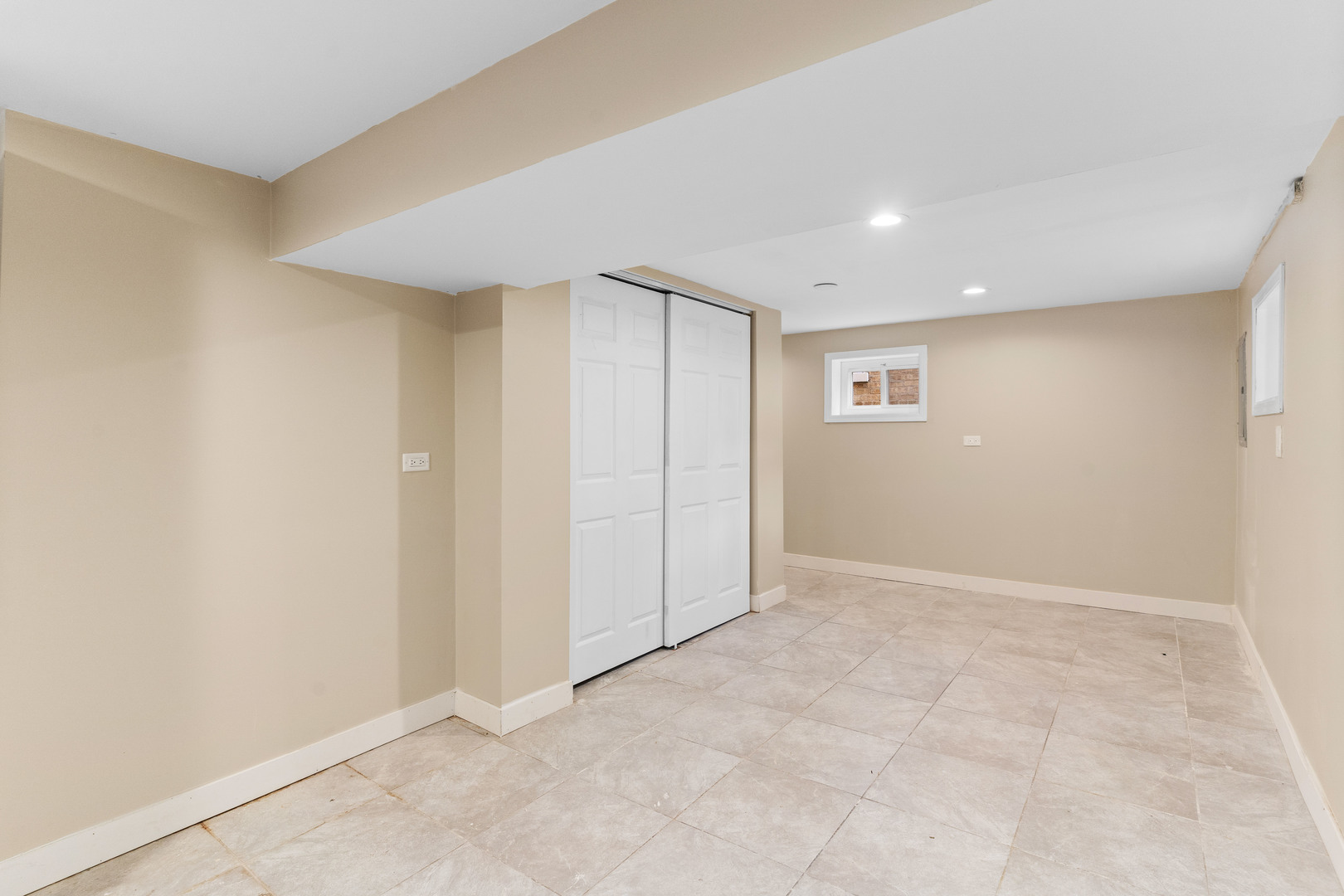 5345 North Neva Avenue Chicago, IL 60656 - Photo 24 of 32 an empty room with a empty space