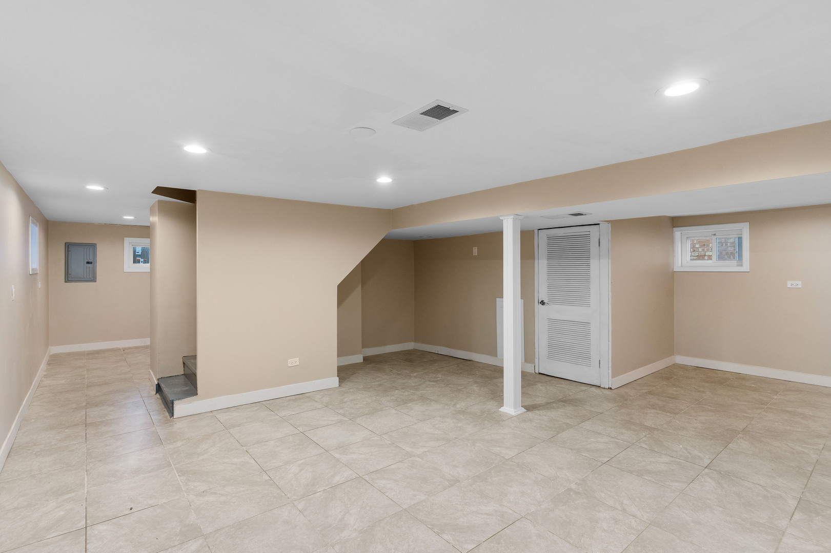 5345 North Neva Avenue Chicago, IL 60656 - Photo 28 of 32 a view of an empty room