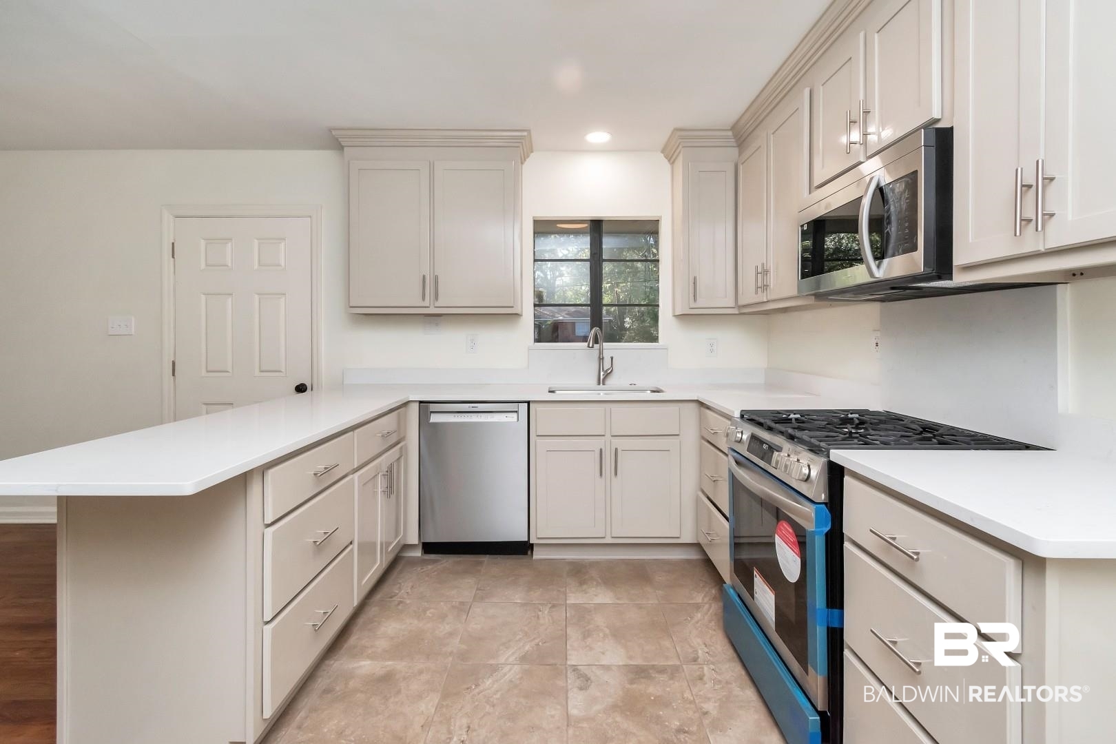2460 Lilac Avenue Mobile, AL 36606 - Photo 7 of 21
