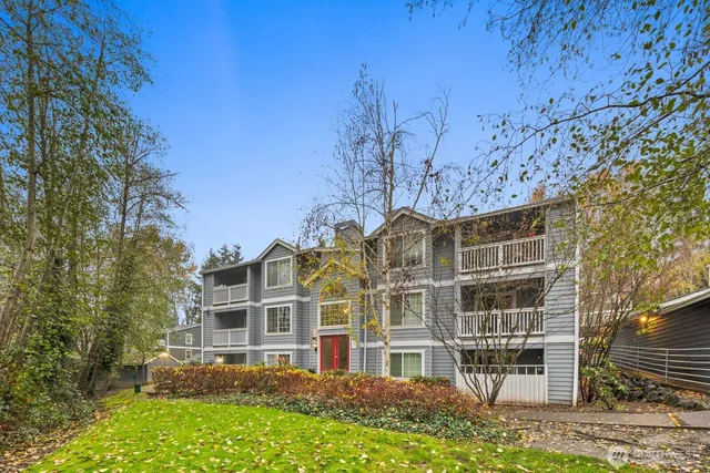 $324,999 | 23410 18th Avenue South, Unit F101, Des Moines, WA 98198