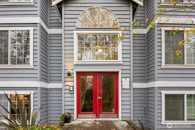 $324,999 | 23410 18th Avenue South, Unit F101, Des Moines, WA 98198