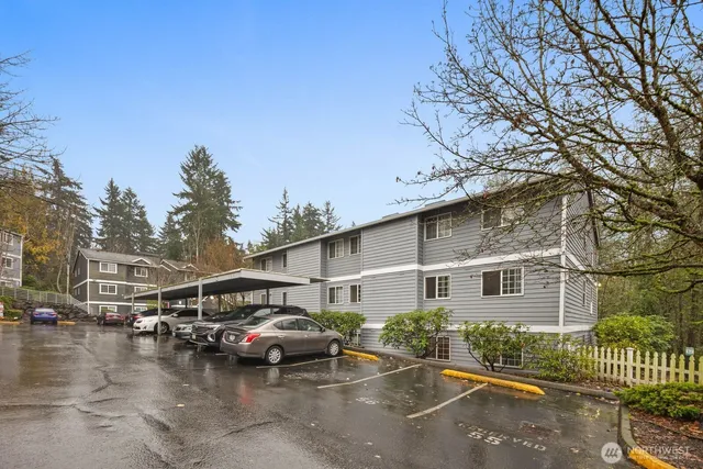 $324,999 | 23410 18th Avenue South, Unit F101, Des Moines, WA 98198