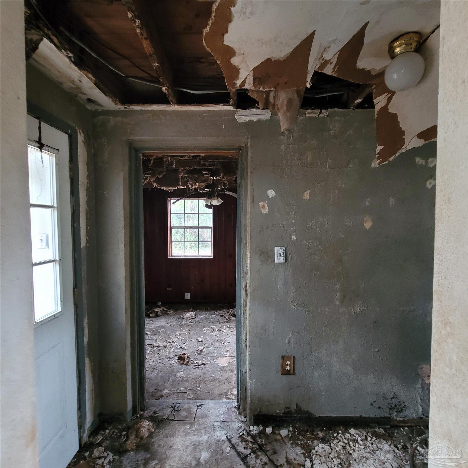 635 Edgewater Drive Pensacola, FL 32507 - Photo 7 of 9 a bathroom with a shower