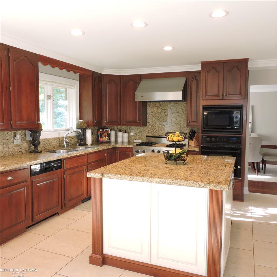1482 Highpoint Drive Rochester, MI 48306 - Photo 10 of 50 31391959-9.JPG