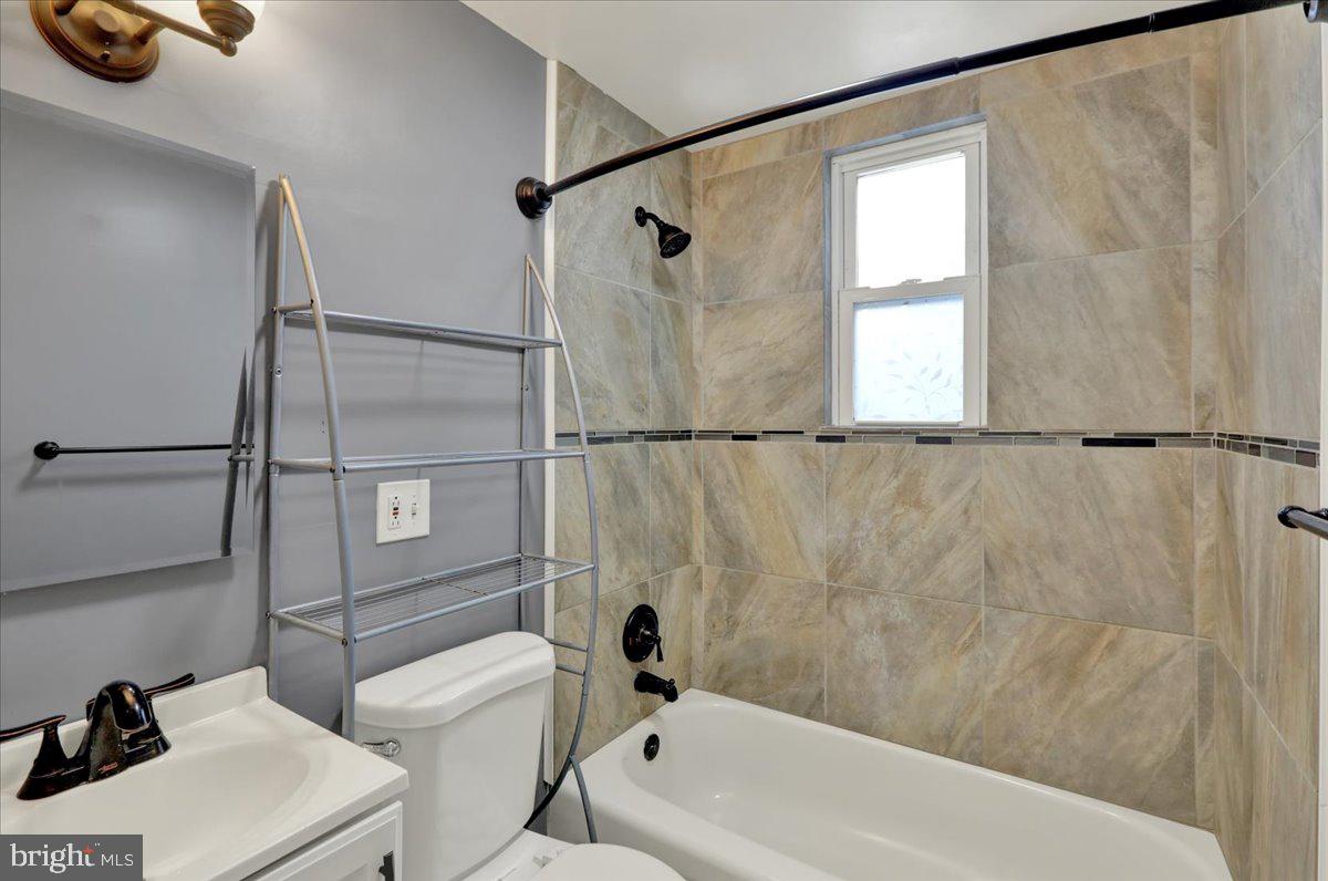 5145 Spruce Road Emmaus, PA 18049 - Photo 12 of 26 a bathroom with a bathtub and shower