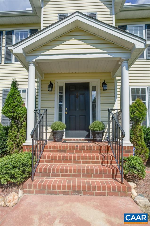 124 Foxmoor Road Troy, VA 22974 - Photo 5 of 35 front view of a house
