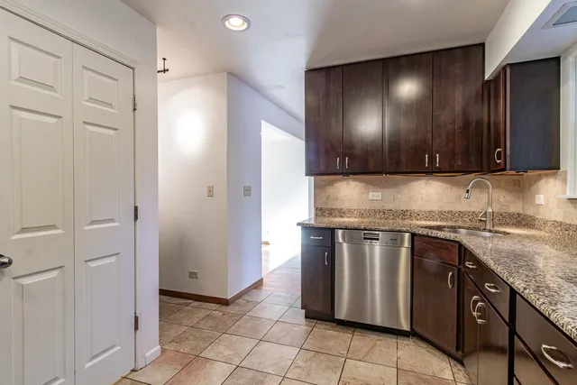 $339,000 | 640 Sanders Court, Gurnee, IL 60031