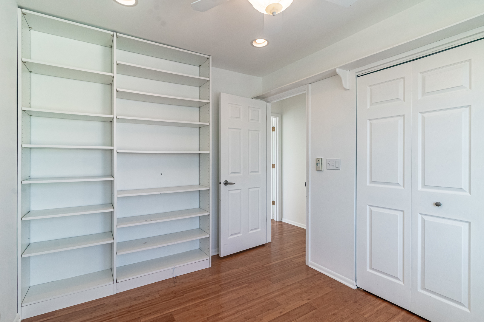640 Sanders Court Gurnee, IL 60031 - Photo 22 of 38 a view of walk in closet with empty racks