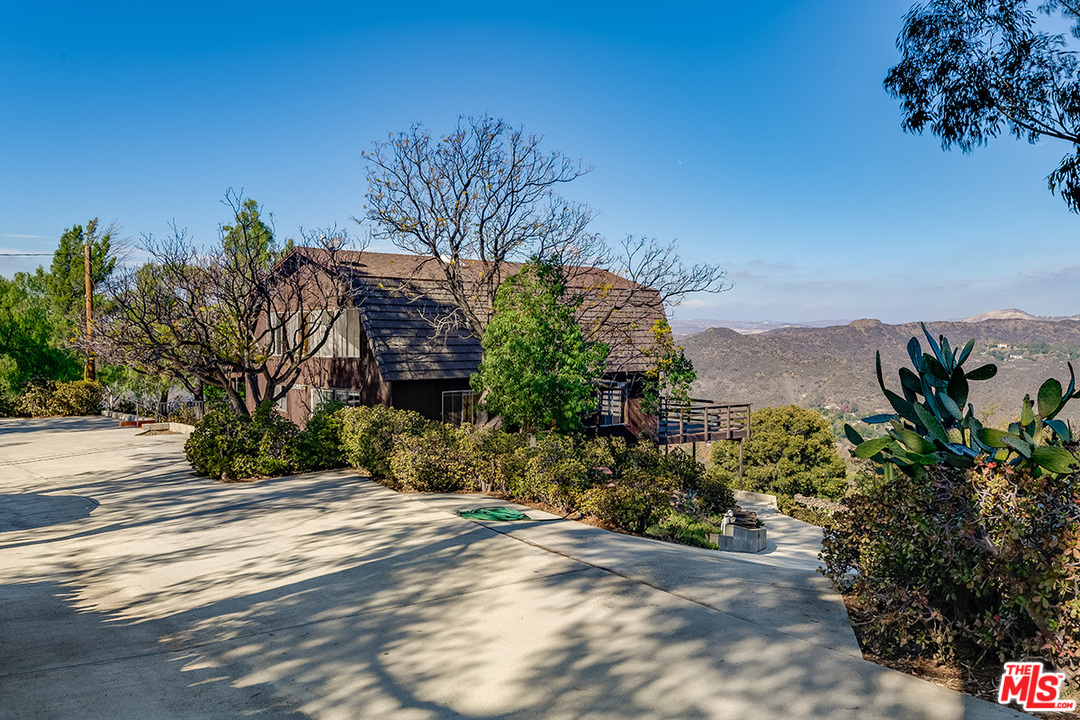 25250 Piuma Road Calabasas, CA 91302 - Photo 11 of 36 Gallery Image 11