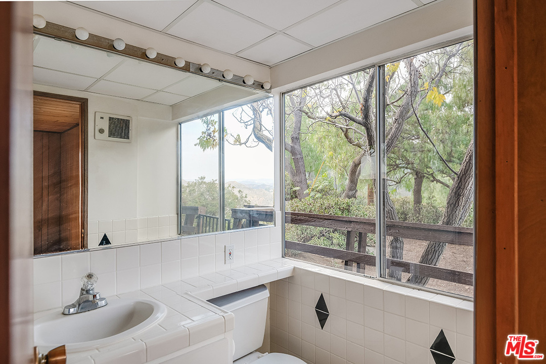 25250 Piuma Road Calabasas, CA 91302 - Photo 15 of 36 Gallery Image 15