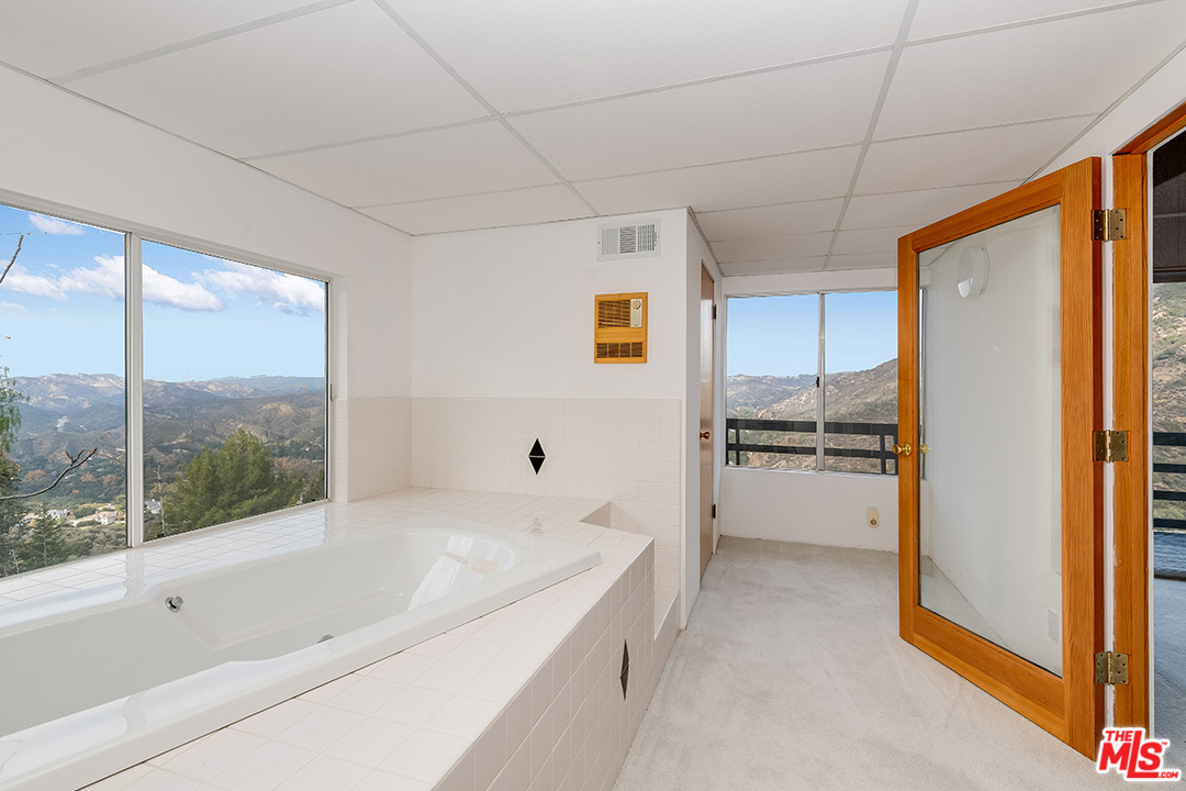 25250 Piuma Road Calabasas, CA 91302 - Photo 22 of 36 Gallery Image 22