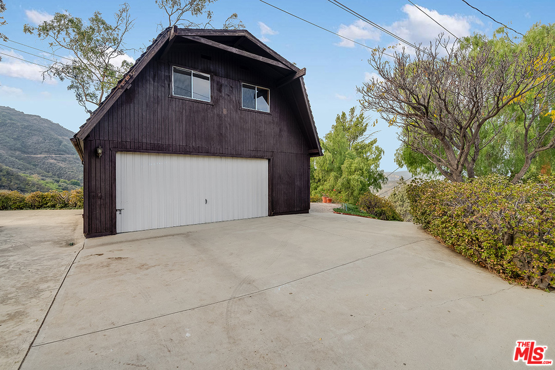 25250 Piuma Road Calabasas, CA 91302 - Photo 4 of 36 Gallery Image 4