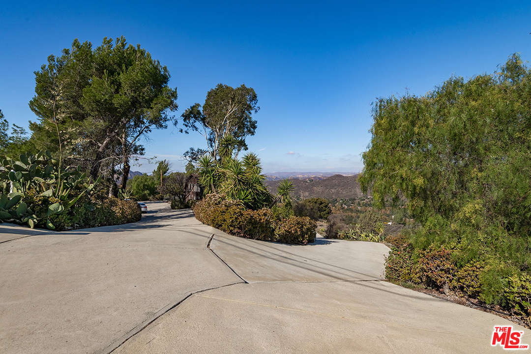 25250 Piuma Road Calabasas, CA 91302 - Photo 9 of 36 Gallery Image 9